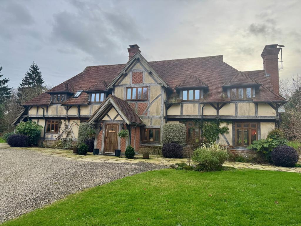Lot: 43566 - COUNTRY ESTATE COMPRISING 5 BEDROOM MANOR HOUSE, WEDDING VENUE WITH 7 BEDROOM HOUSE, 6 ECO LODGES, 5 COTTAGES, 2 TENNIS COURTS, WORKSHOP AND ANCILLARY ACCOMMODATION - SET IN OVER 20 ACRES - Froggies Front of property